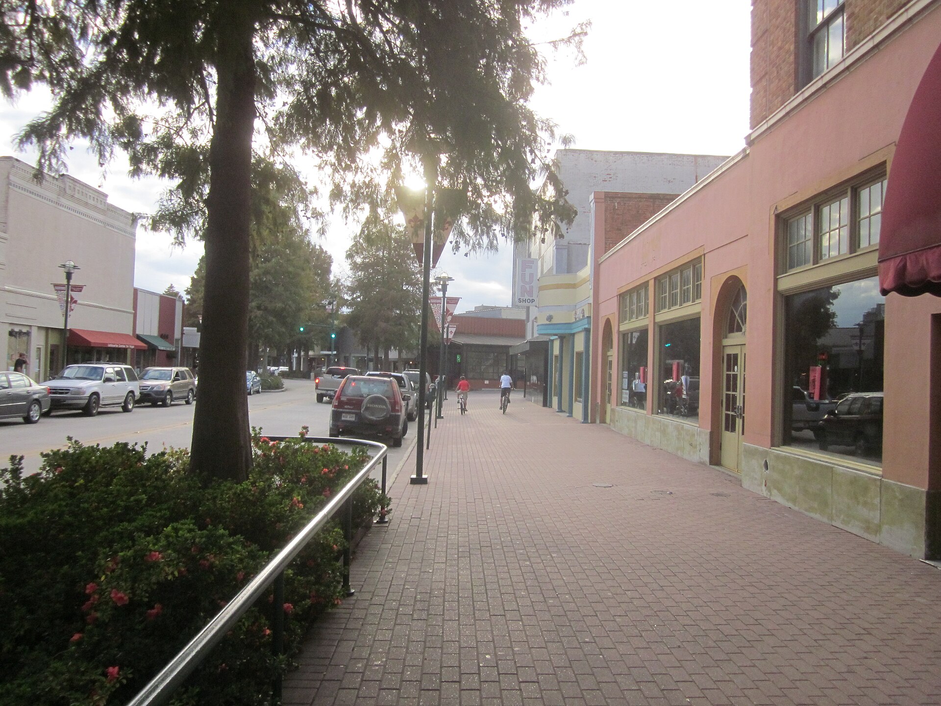 Jefferson Street in downtown Lafayette, Louisiana Jefferson Street in downtown Lafayette, Louisiana
