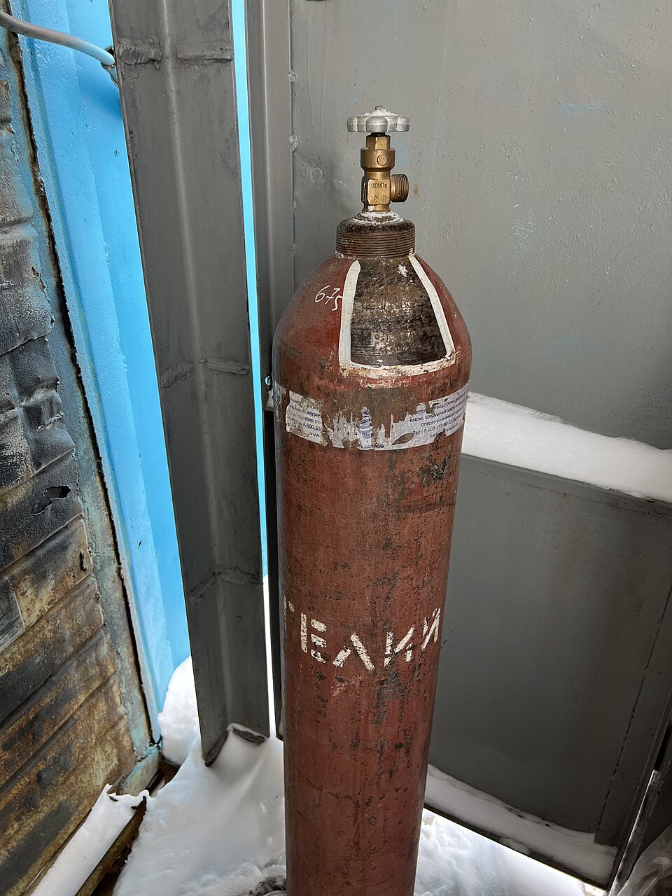 Helium gas cylinders